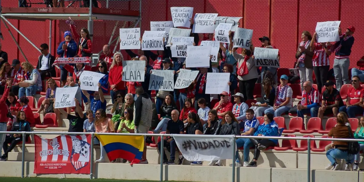 La grada mostró su apoyo a las jugadoras que presentaron su renuncia a la Selección de España