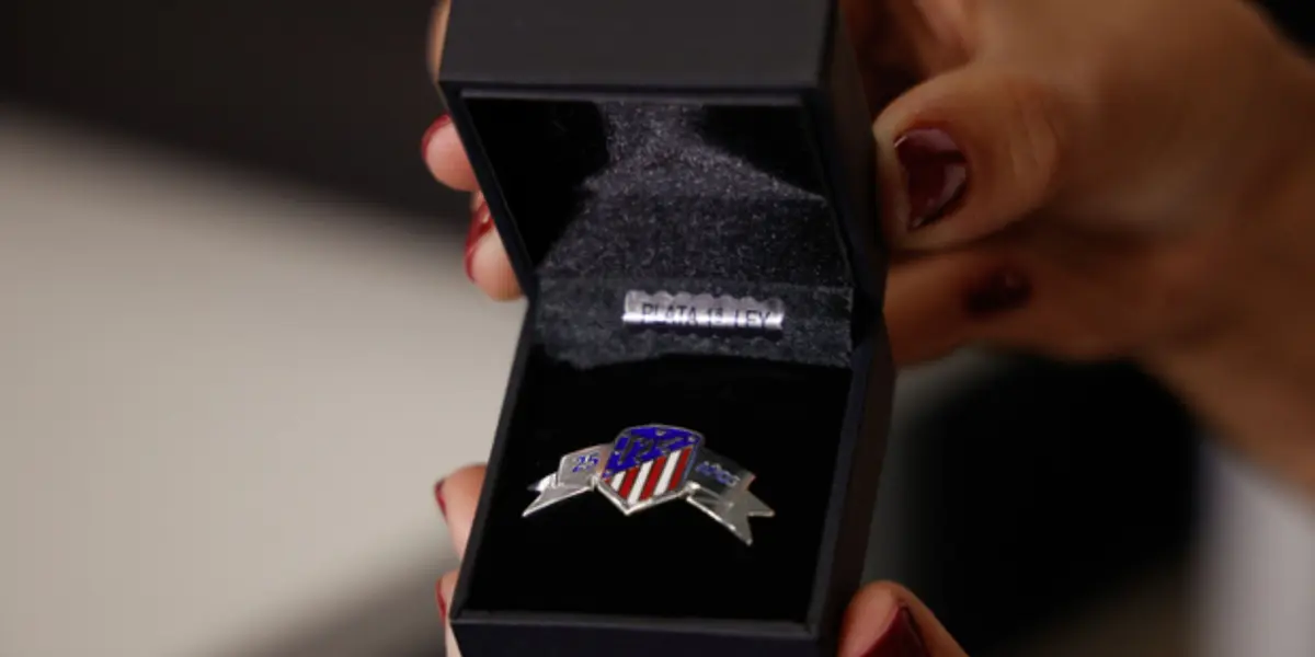 Así luce la insignia brindada por parte del club a sus aficionados que llegaron a los 25 años asociados de manera ininterrumpida