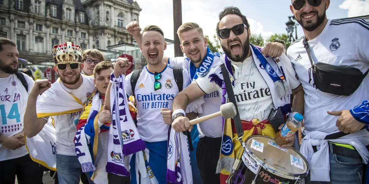Los aficionados madridistas vieron los tweets en los aledaños de Leganés en una pieza del Chiringuito de Jugones