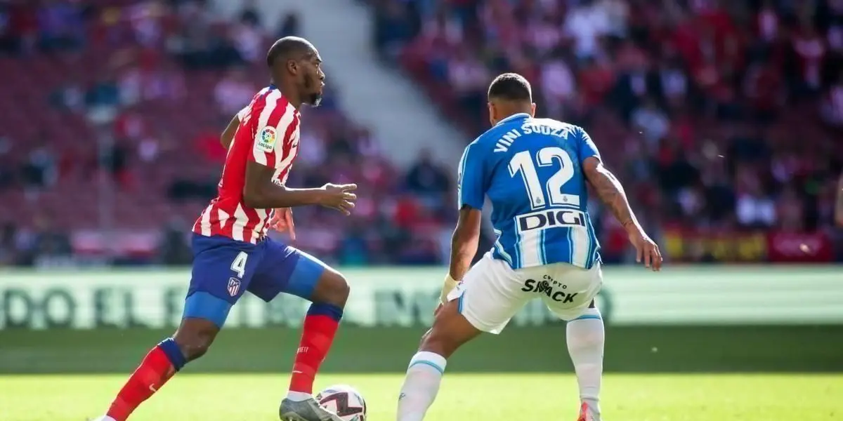 Atlético volvió al Metropolitano y el ambiente estuvo más raro que nunca, parte de la afición se quedó afuera y otros silbaron al entrenador