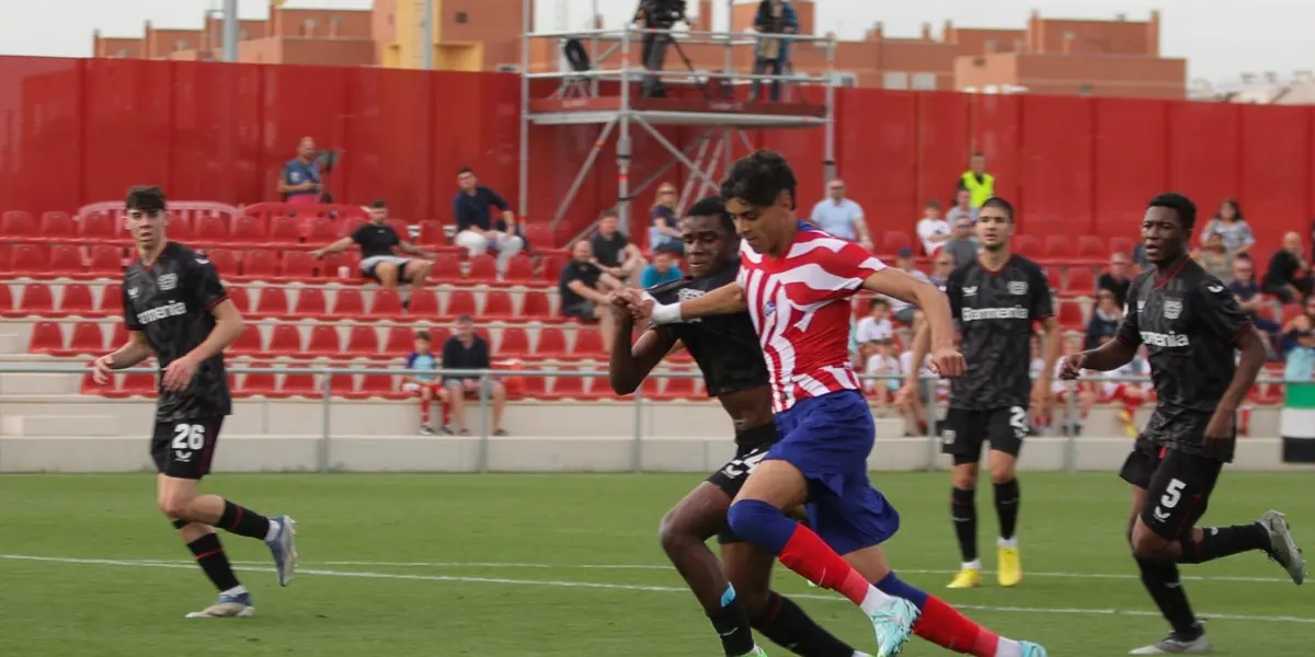 El defensor Javi Boñar debutó con el filial ante Atlético Paso en la previa del encuentro ante Porto por la Youth League