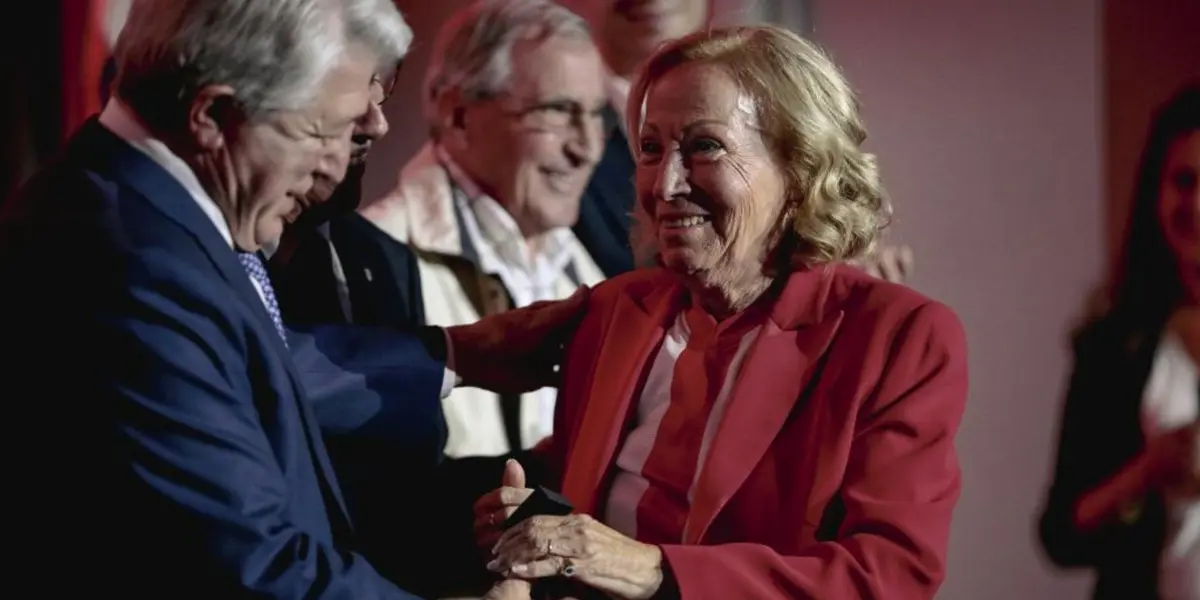 En el día de ayer, en el auditorio del Cívitas Metropolitano, el club entregó insignias de oro a los socios que cumplieron 50 y 65 años