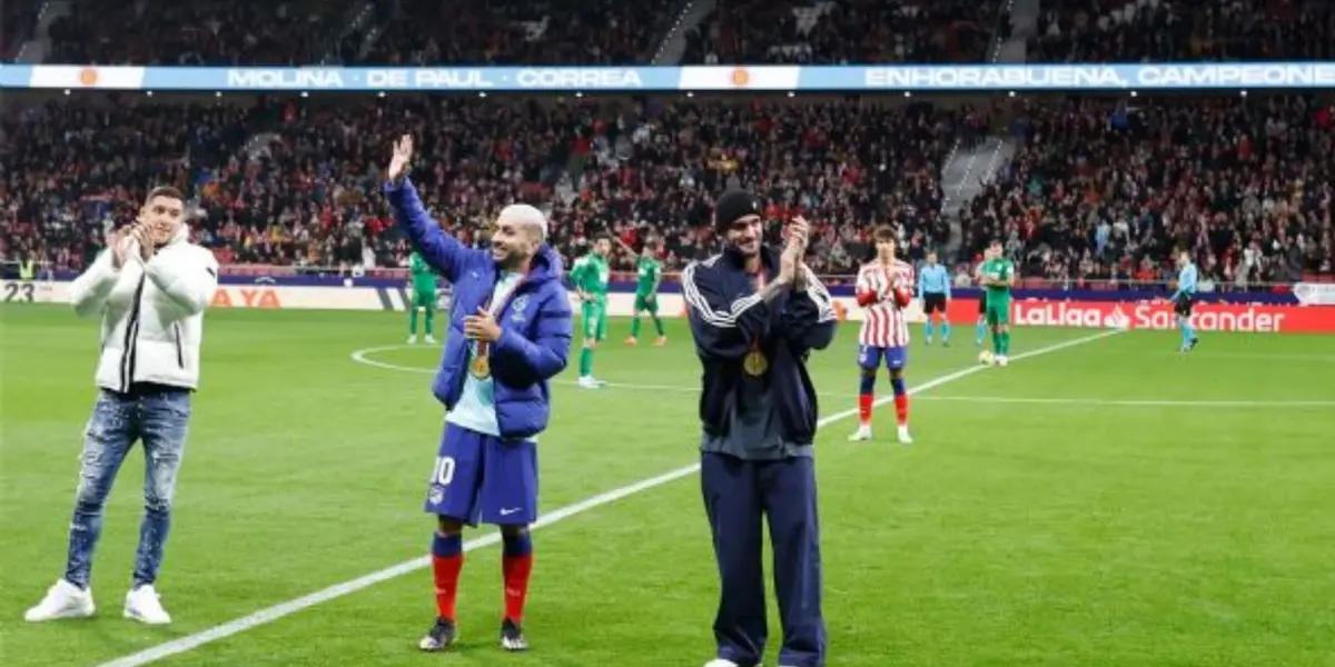 En el recibimiento y reconocimiento a los 5 mundialistas que quedaron en el podio de la Copa, la afición se dividió en la salida de los argentinos